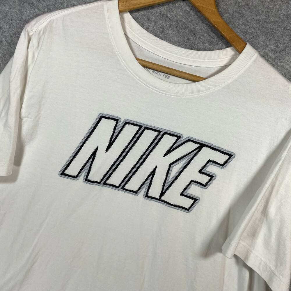 Nike Men's XL T-Shirt in White‎ With Logo Graphic